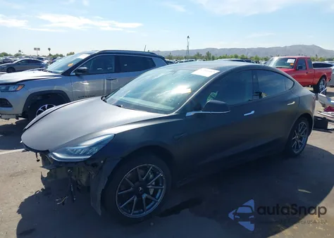 2018 Tesla Model 3 Long Range/Mid Range из США, поврежденный, VIN 5YJ3E1EA4JF021040